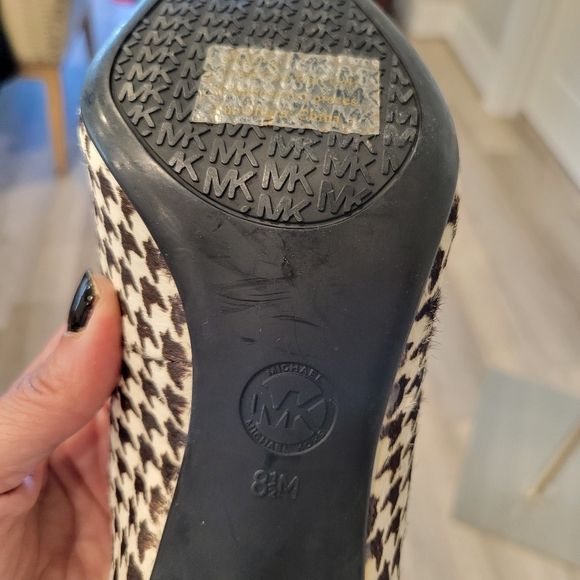 MICHAEL KORS WOMEN'S DOROTHY FLEX PUMP CALF HAIR HOUNDSTOOTH HEELS SIZE 8.5 - Picture 11 of 11